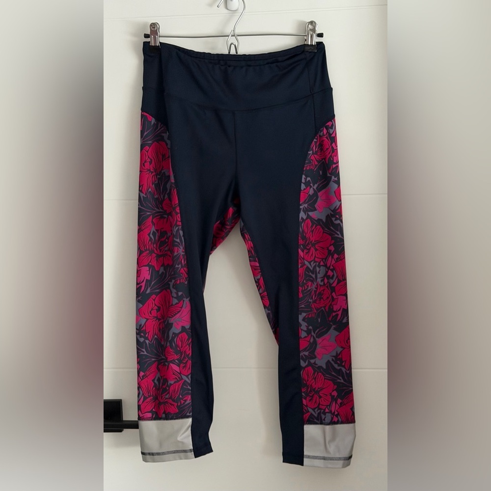 Joe Fresh: Women’s Crops (waist approx 14in)